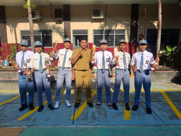 SMK PANCASILA 3 BATURETNO MENDAPATKAN JUARA 1 DEFILE